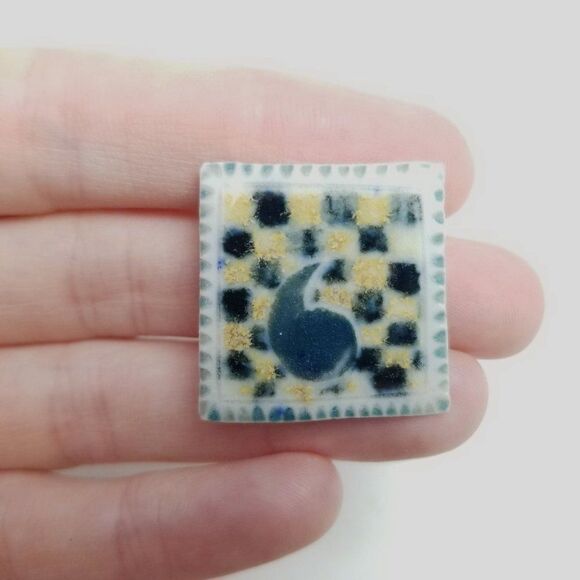 Vintage Single Quotation Mark and Checkered Background Square Brooch, Handmade - Picture 2 of 6